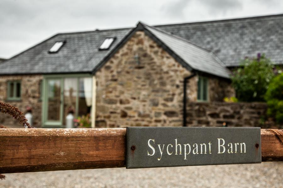 Sychpant Barn Gate